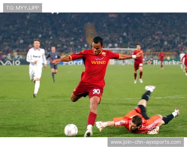 罗马曼奇尼飞身抢射姿态飒爽：一双鞋，一段速度的信仰